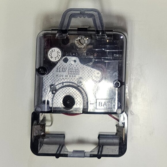 Vintage Holly Hobbie Wall Clock by Trenmark, Inc. With Original Box - Picture 6 of 14